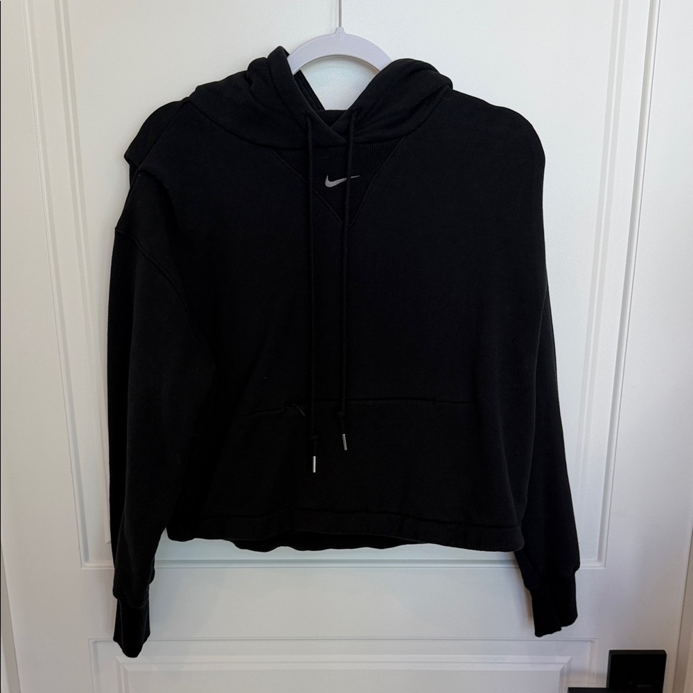 Nike Women's Classic cropped Black Hoodie